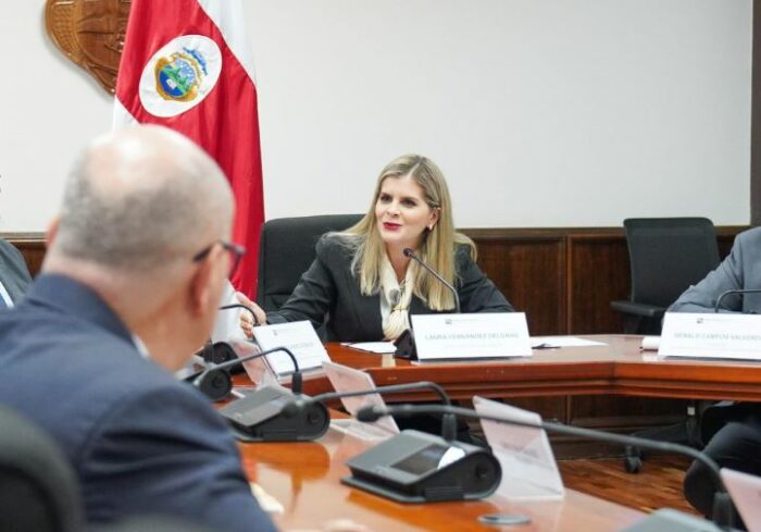 Laura Fernández tras reunión con jerarcas del Poder Judicial: “Parece que viven en Narnia”