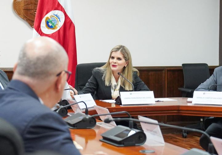 Laura Fernández tras reunión con jerarcas del Poder Judicial: “Parece que viven en Narnia”