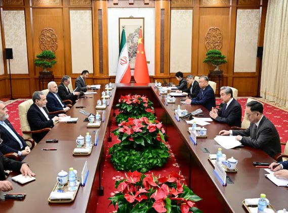 Tras la reunión en China, el régimen de Irán dijo que solo accederá a un acuerdo de paz con Estados Unidos si le resulta “justo”