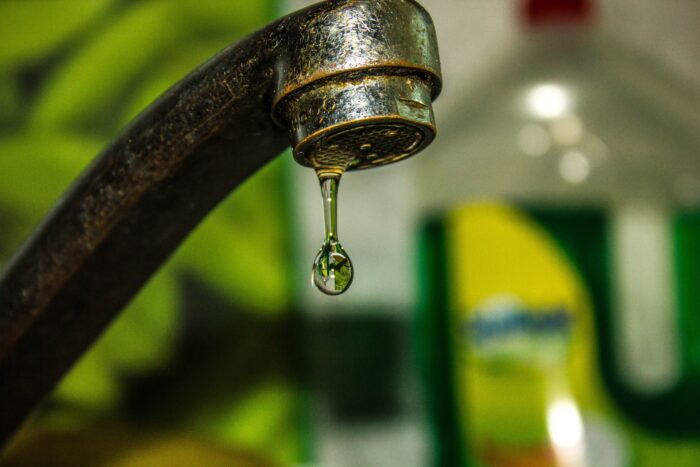 Vecinos del GAM expresan preocupación por constantes cortes de agua y pronóstico del Fenómeno del Niño