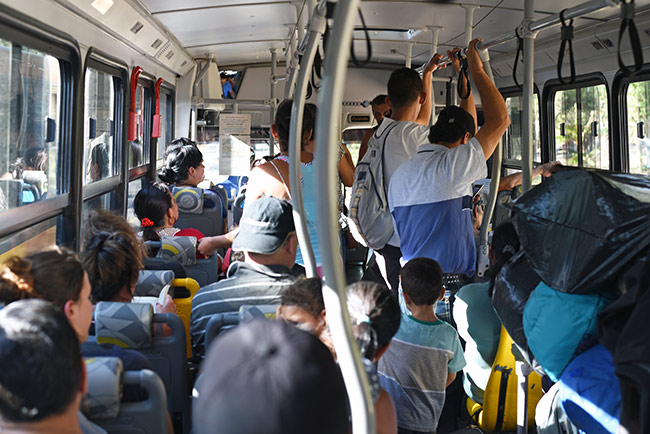 ARESEP abre expediente para subir tarifas de buses y taxis ante fuerte aumento en combustibles