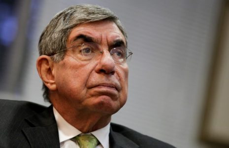 Óscar Arias responsabiliza a presidente Chaves por retiro de visas a directivos de La Nación