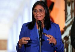 Delcy Rodríguez llegó a Países Bajos para representar a Venezuela ante la CIJ en la disputa con Guyana por el Esequibo