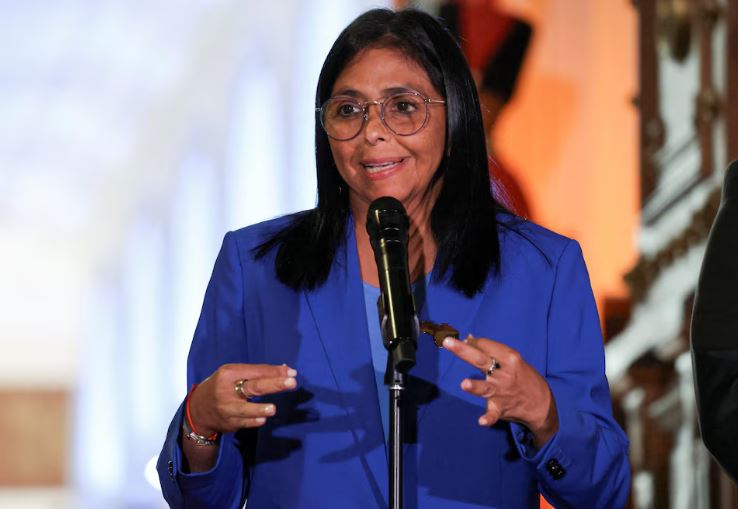 Delcy Rodríguez llegó a Países Bajos para representar a Venezuela ante la CIJ en la disputa con Guyana por el Esequibo