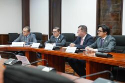 Ministro justifica que reuniones en Casa Presidencial sean sin celulares: “Es en resguardo de la Presidente”