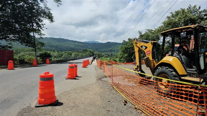 Puente sobre el río Tárcoles tendrá paso regulado por colocación de barandas de protección