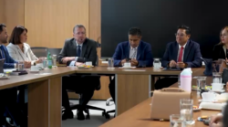 Ministro Rodrigo Chaves se reunió con bancada oficialista para ‘alinear prioridades’