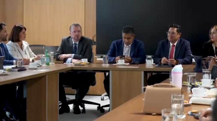Ministro Rodrigo Chaves se reunió con bancada oficialista para ‘alinear prioridades’