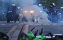 París amaneció con graves destrozos, un fallecido y más de 700 detenidos por los disturbios durante los festejos del PSG