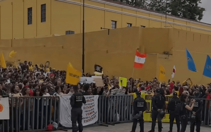 UNA reclama a policía por detención de estudiante durante protesta contra plan sobre mercado eléctrico