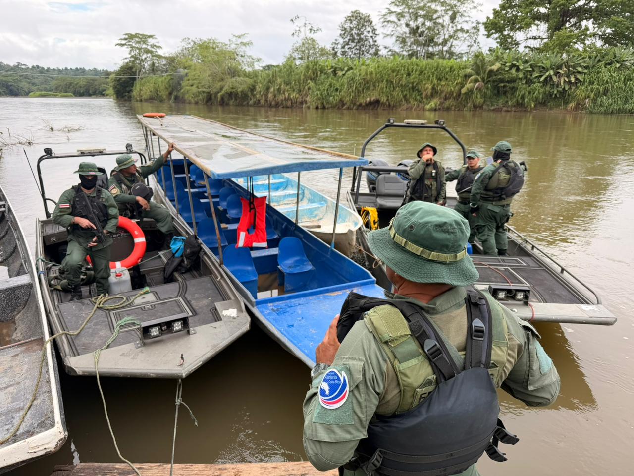 Decomisan embarcaciones nicaragüenses sin permisos en el Río San Carlos #NM935