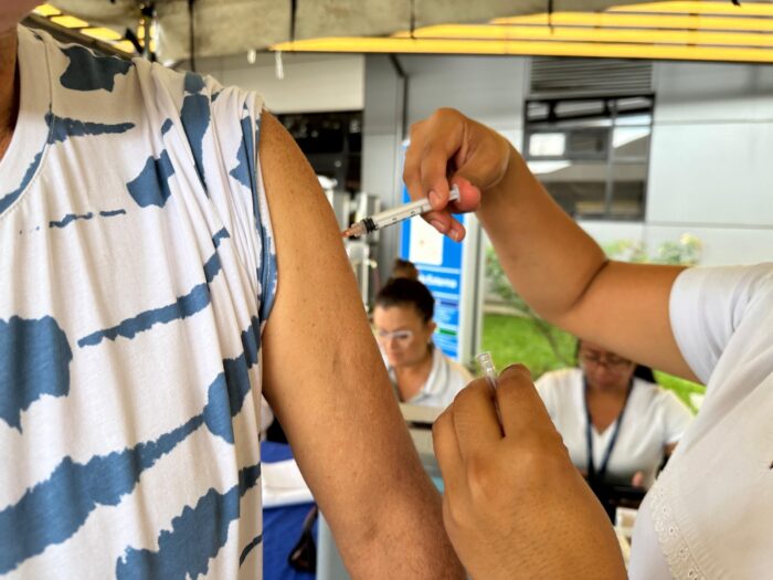 Solo 1 de cada 4 personas ya se colocaron vacuna contra la influenza estacional durante jornada de la CCSS