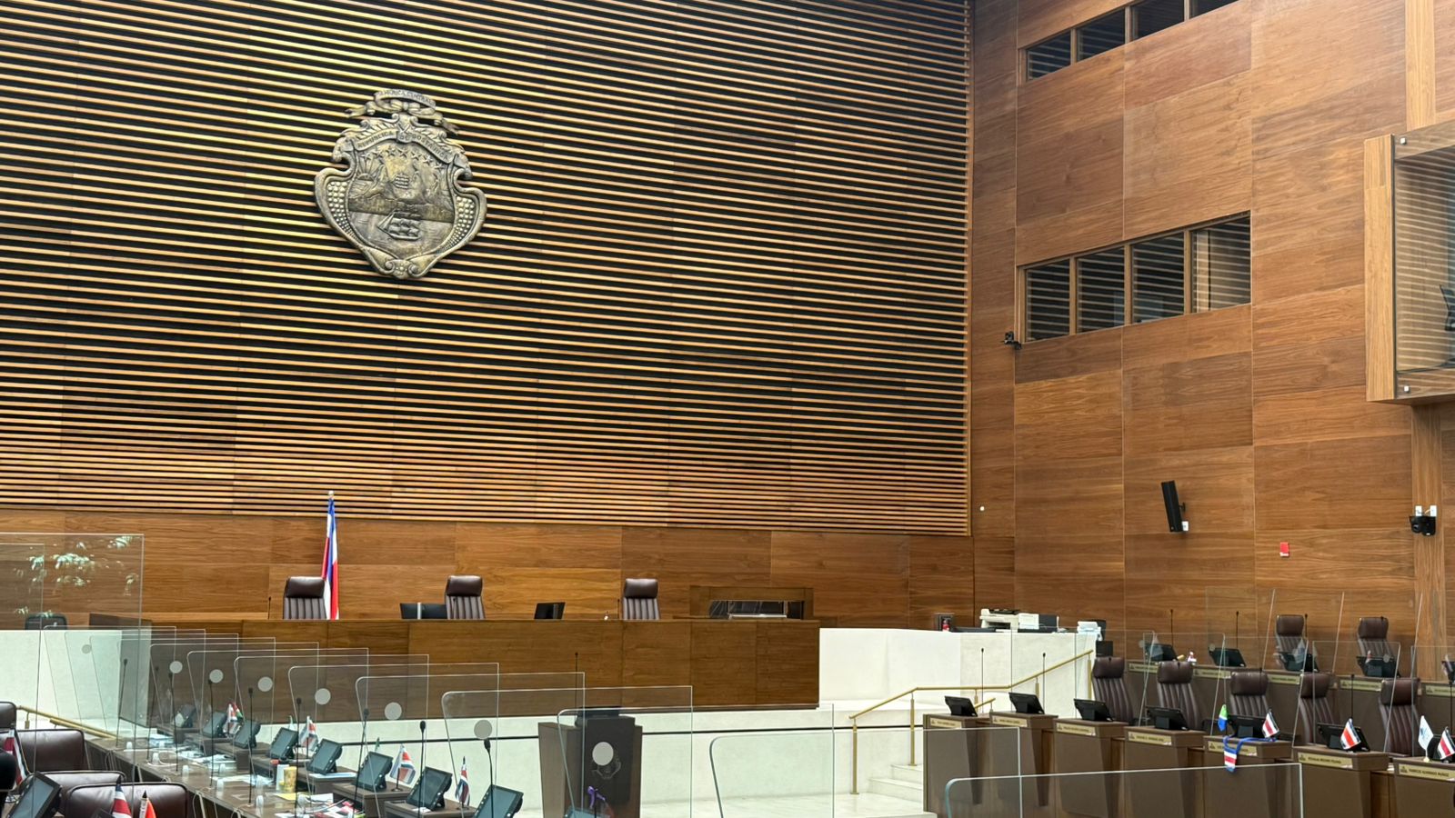 Diputados devuelven a primer debate plan para que sociedades inscriban correos electrónicos sin pagar notarios