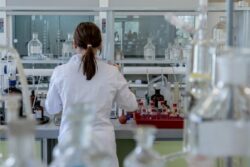 Salud reporta 47 casos de brote alimentario relacionado al consumo de alimentos en mal estado en Ciudad Colón