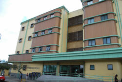 Fiscalía secuestró documentos en Hospital Calderón Guardia asociados a supuestas irregularidades con horas extra