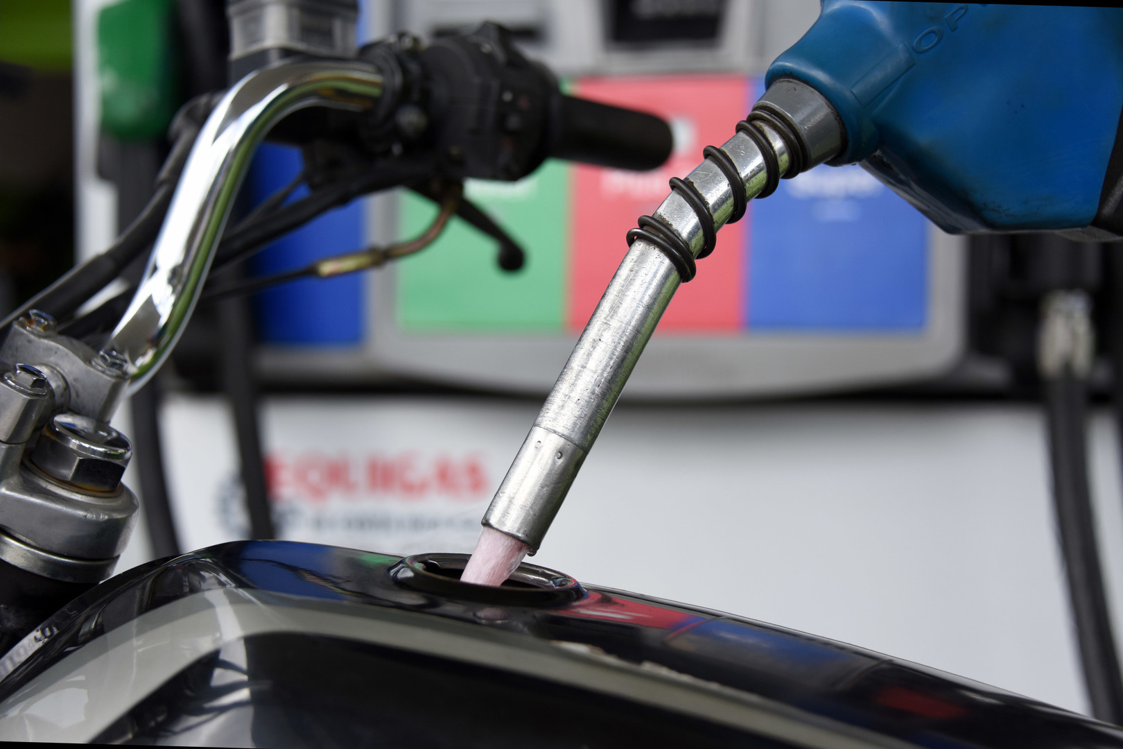 ¡Precio de los combustibles se dispara! ¿Qué recomiendan los expertos para ahorrar gasolina?