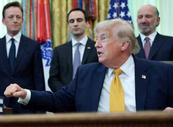 Trump dijo que Irán tendrá inspecciones nucleares y advirtió que EEUU volverá a bloquear el estrecho de Ormuz si lo cree necesario