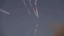 Irán dijo que los ataques de EEUU dejan sin efecto el alto al fuego y ratificó el cierre total del estrecho de Ormuz