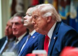 Trump ordenó la reapertura del estrecho de Ormuz y el levantamiento del bloqueo naval de EEUU tras el acuerdo con Irán