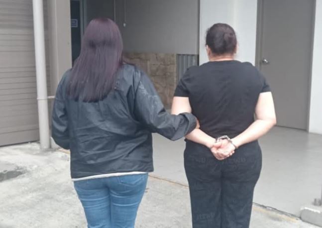 Detienen a cocineras de escuela en Cartago como sospechosas de llevarse alimentos de comedor escolar
