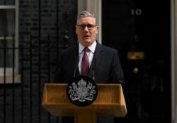 Dimite Keir Starmer, primer ministro británico