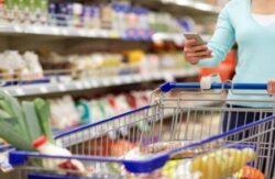 UCR: Cae confianza de consumidores en medio de conflicto en Medio Oriente y comentarios sobre situación fiscal del país