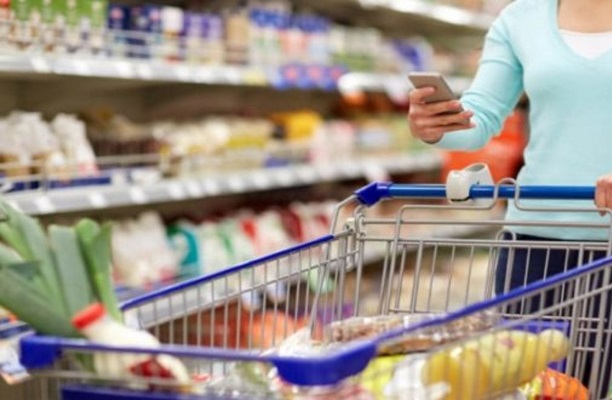 UCR: Cae confianza de consumidores en medio de conflicto en Medio Oriente y comentarios sobre situación fiscal del país
