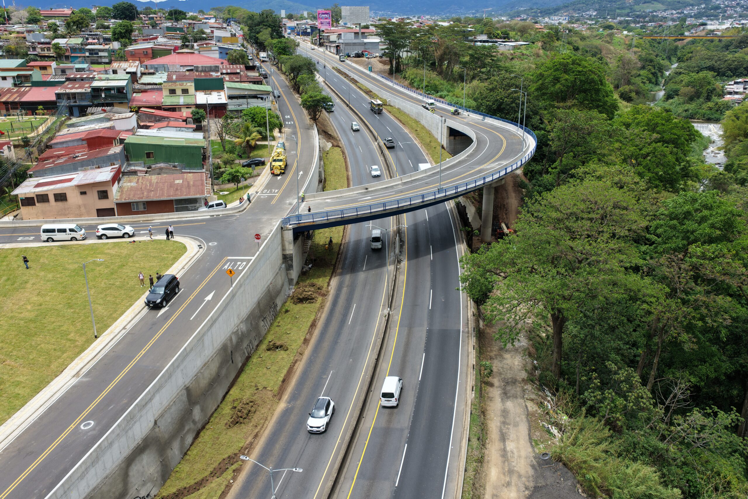 Paso elevado que une Hatillos 7 y 8 quedó habilitado este miércoles