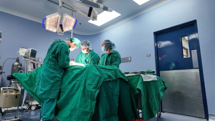 CCSS reporta reducción en tiempos de espera en cirugías y mejoras en tres hospitales