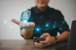 Advierten por fraudes digitales en vacaciones: Delincuentes estafan con páginas y promociones falsas