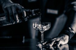 IAFA identifica que 3 de cada 10 estudiantes consumen alcohol cuando hay poco acompañamiento familiar