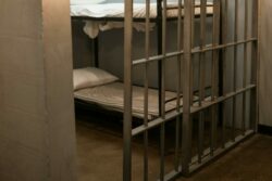 Justicia anuncia plan para uniformar a privados de libertad y cambiar nombres de cárceles