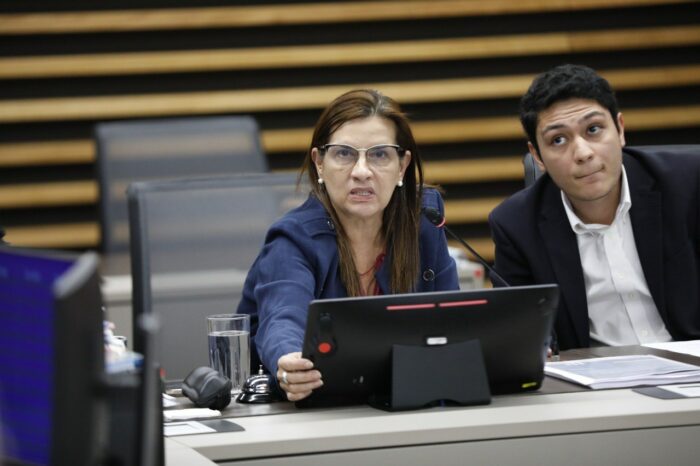 Sindicato califica de “desafortunadas y contradictorias” declaraciones de Marta Esquivel sobre “ticos con corona”
