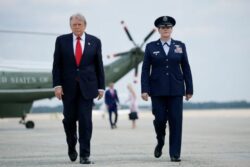 Trump ordenó detener los bombardeos contra Irán para negociar un acuerdo, aunque advirtió: “O avanzan rápido o no avanzan”