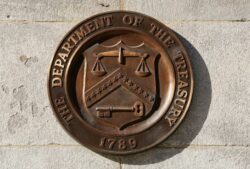 Estados Unidos sancionó el esquema de seguros marítimos con el que Irán extorsiona a buques en el estrecho de Ormuz