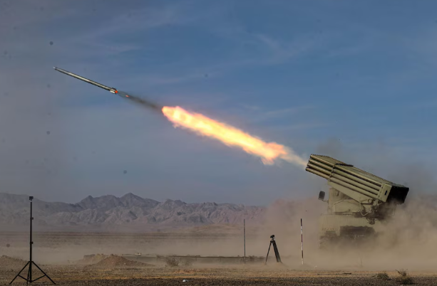 El régimen iraní lanzó misiles balísticos y drones contra Jordania, Kuwait, Bahréin y Qatar tras los bombardeos de EEUU