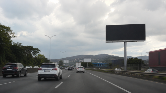 Proyecto propone multas de hasta ₡490 mil por instalar vallas publicitarias sin permiso