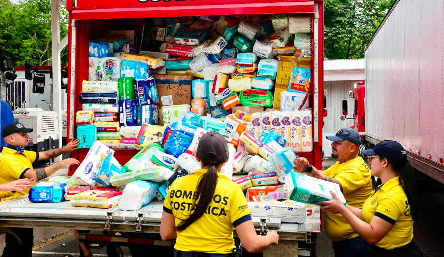 Bomberos iniciaron traslado de productos donados para ayuda en Venezuela y afina detalles para su envío