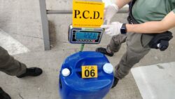 Seguridad capacita personal para detectar nuevos trasiegos de droga tras hallazgo de cocaína líquida