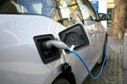 Asociación descarta que aumento en impuesto vaya a afectar la venta de vehículos eléctricos