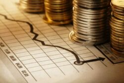 Economía de Costa Rica crecería 3,5% este año y dólar cerraría entre ₡455 y ₡465