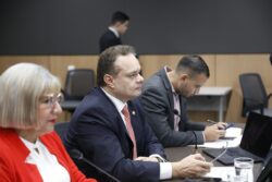 Oficialismo busca abrir investigación sobre uso de recursos en universidades públicas