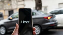 Uber permite que taxis rojos se registren en la aplicación: Representantes de taxistas rechazaron el anuncio