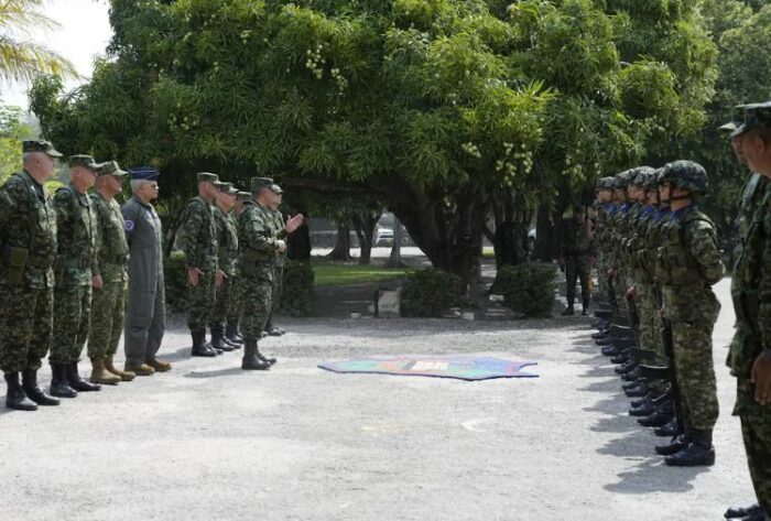Cali amaneció militarizada tras el terremoto: buscan evitar saqueos y desórdenes en operaciones de rescate