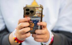 Francia frenó la prohibición de redes sociales a menores de 15 años por «vulnerar la libertad de expresión»