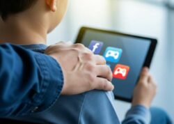 Impulsan en Uruguay proyecto de ley para prohibir las redes sociales a menores de 15 años