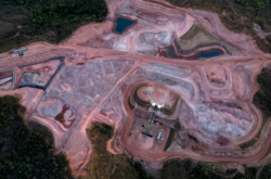 Un proyecto clave de Estados Unidos en Brasil para explotar tierras raras enfrenta desafíos en China y en la justicia local