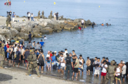 Con los servicios al límite y cientos de menores a la intemperie, Ceuta afronta una “catástrofe asistencial”