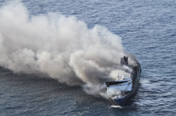 Al menos cinco muertos y más de 40 desaparecidos tras el incendio de un ferry en Indonesia