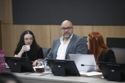 Frente Amplio lleva caso de Edgardo Araya a su Tribunal de Ética tras polémica en el Plenario